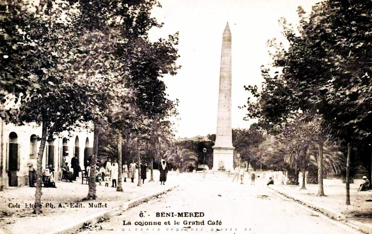 869- Beni-Mered - La colonne et le grand cafe.jpg